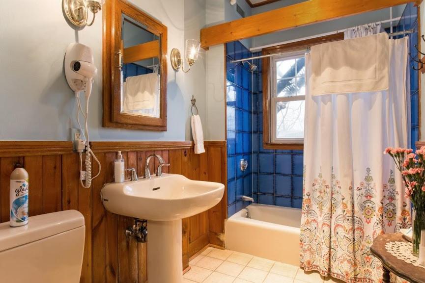 The Coolidge Corner Guest House: A Brookline Bed And Breakfast Ngoại thất bức ảnh