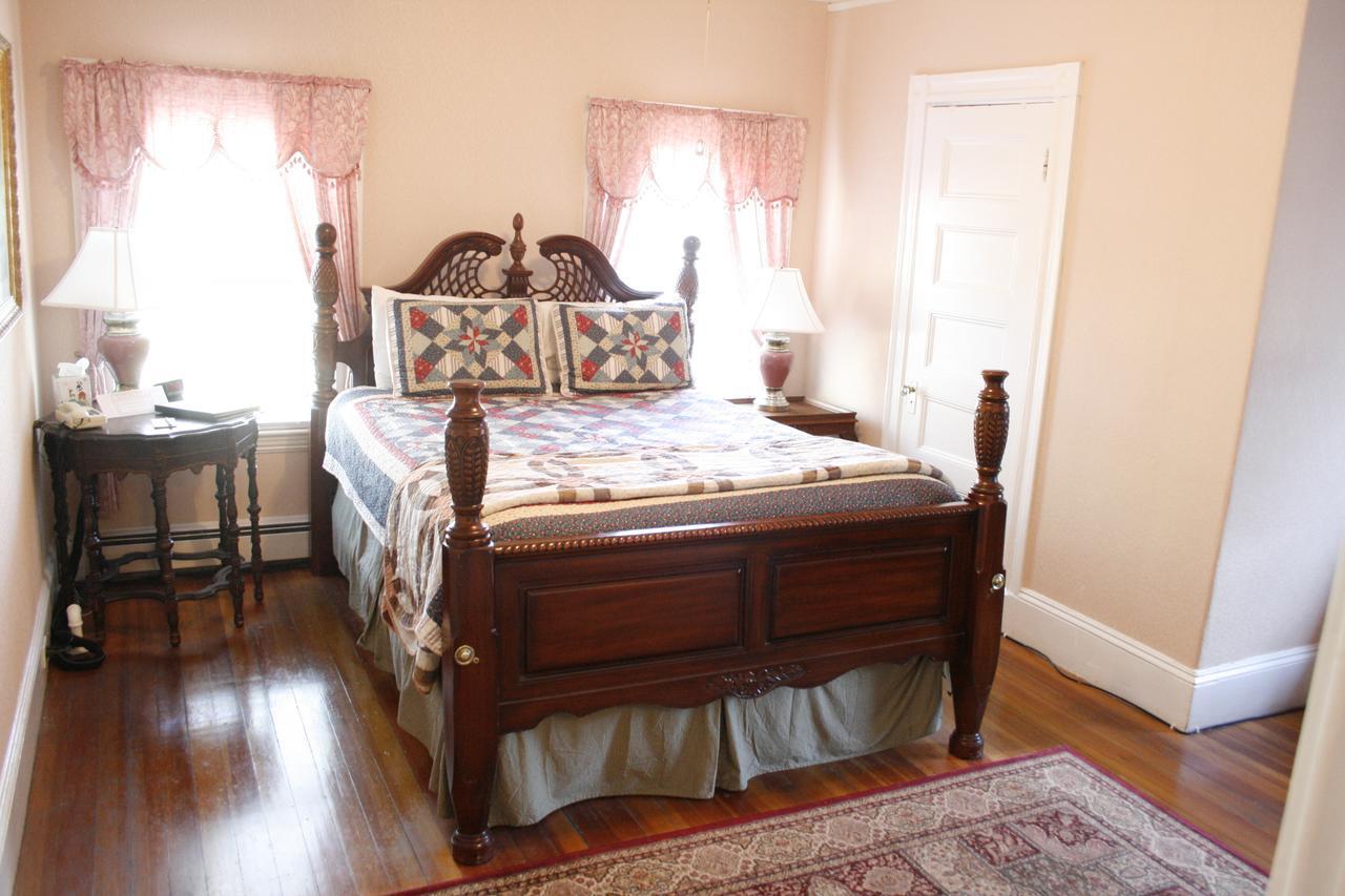 The Coolidge Corner Guest House: A Brookline Bed And Breakfast Ngoại thất bức ảnh