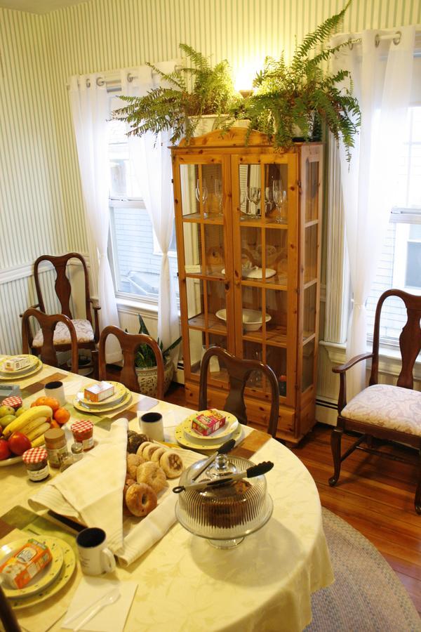 The Coolidge Corner Guest House: A Brookline Bed And Breakfast Ngoại thất bức ảnh