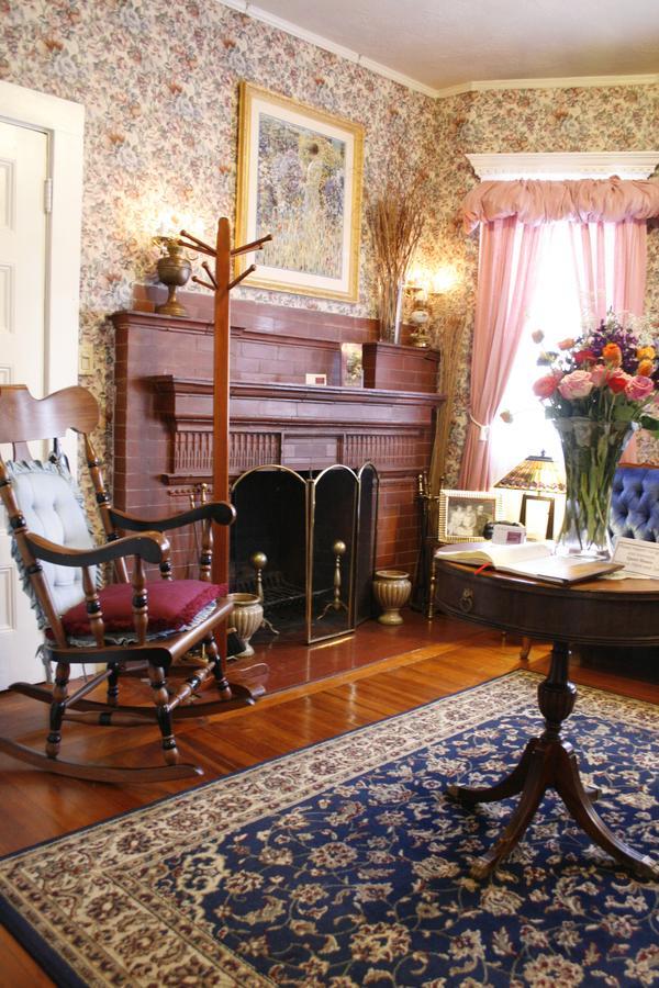 The Coolidge Corner Guest House: A Brookline Bed And Breakfast Ngoại thất bức ảnh
