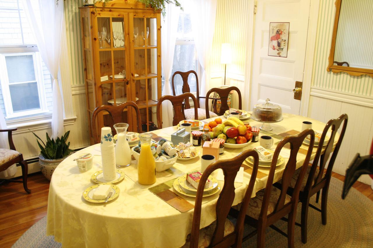 The Coolidge Corner Guest House: A Brookline Bed And Breakfast Ngoại thất bức ảnh