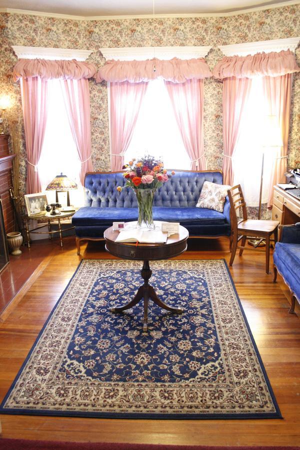 The Coolidge Corner Guest House: A Brookline Bed And Breakfast Ngoại thất bức ảnh