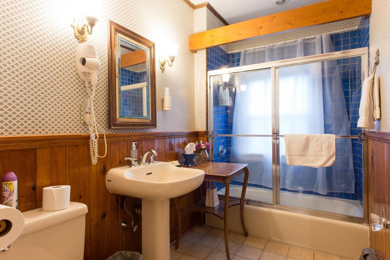 The Coolidge Corner Guest House: A Brookline Bed And Breakfast Ngoại thất bức ảnh
