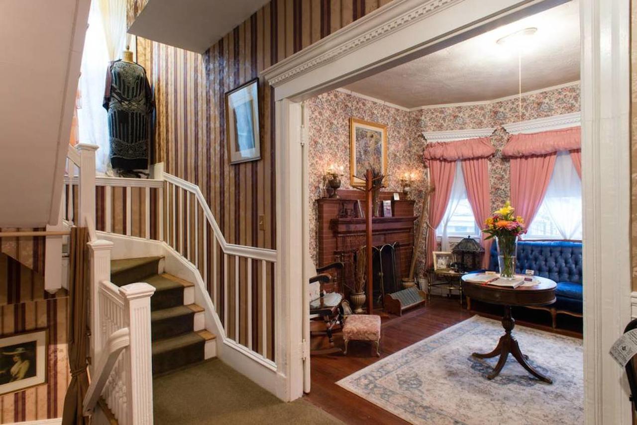 The Coolidge Corner Guest House: A Brookline Bed And Breakfast Ngoại thất bức ảnh