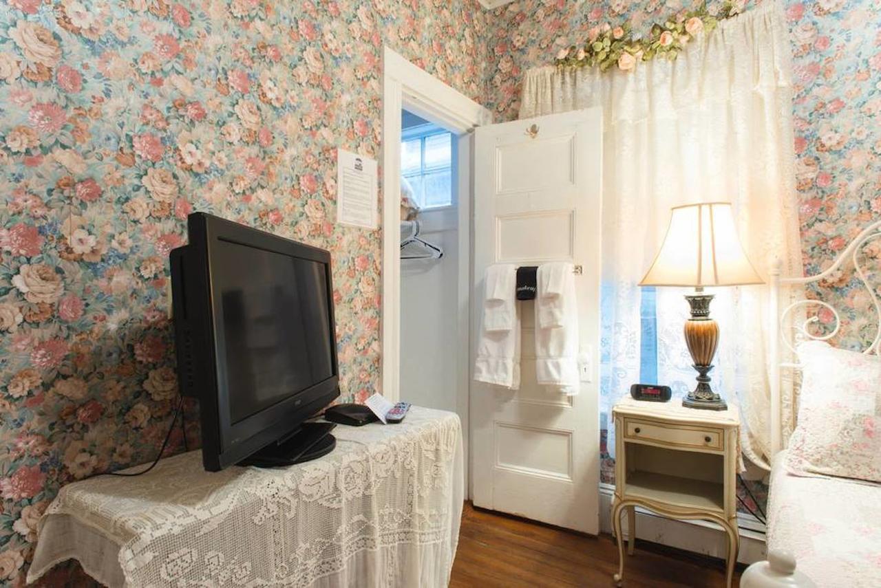 The Coolidge Corner Guest House: A Brookline Bed And Breakfast Ngoại thất bức ảnh