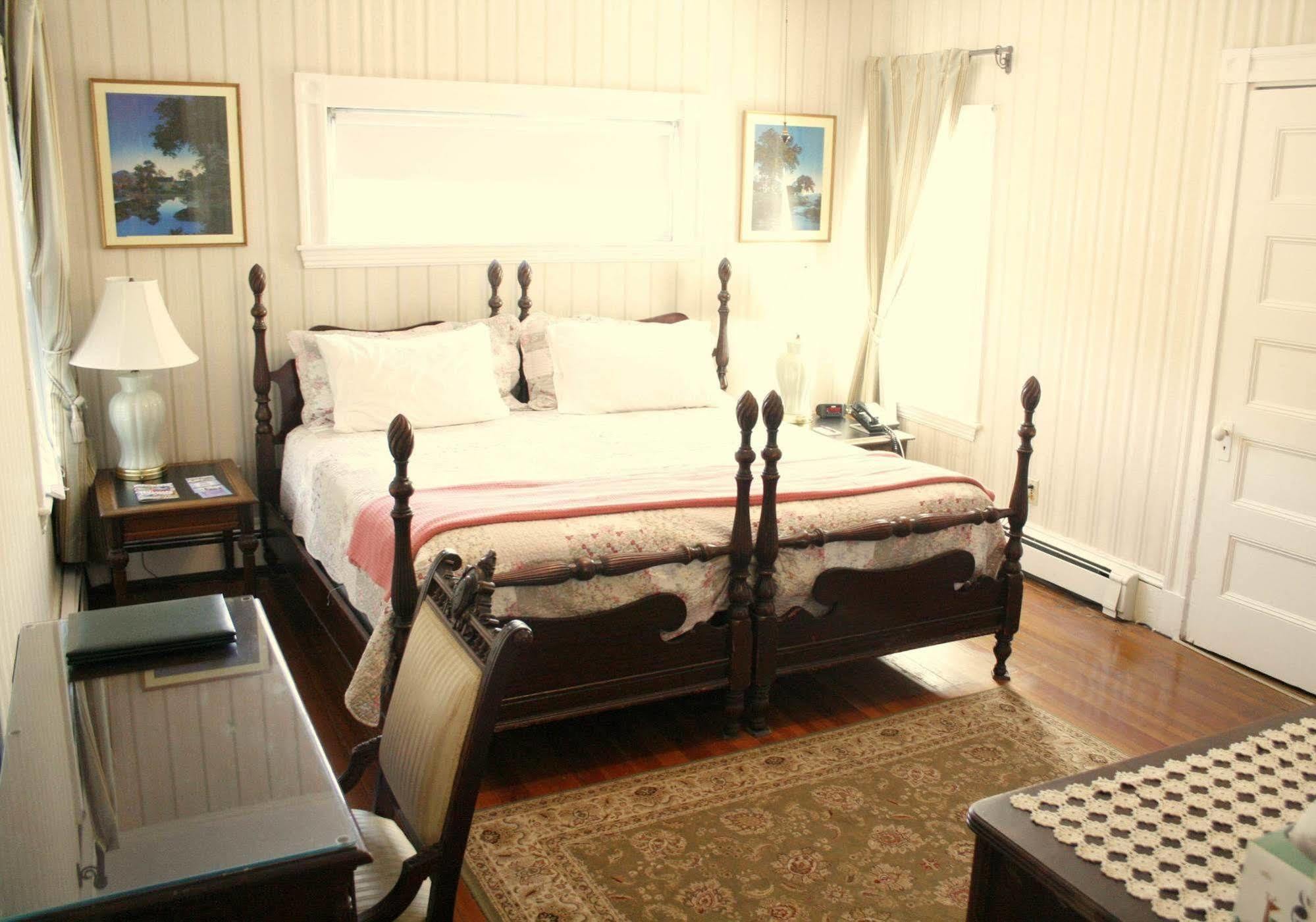 The Coolidge Corner Guest House: A Brookline Bed And Breakfast Ngoại thất bức ảnh