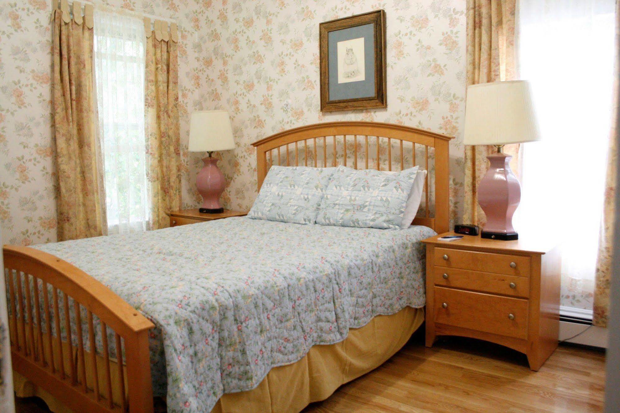 The Coolidge Corner Guest House: A Brookline Bed And Breakfast Ngoại thất bức ảnh