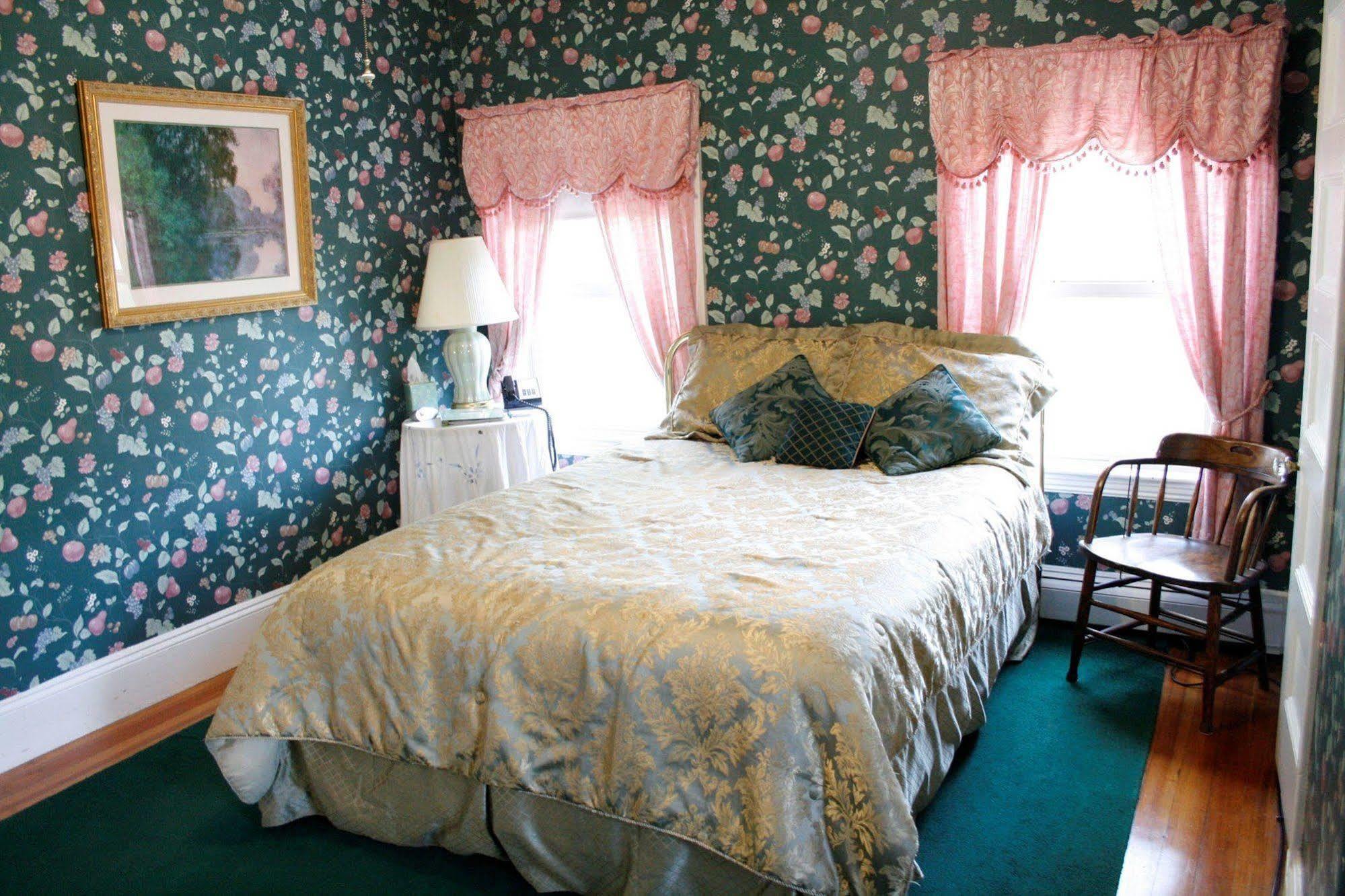 The Coolidge Corner Guest House: A Brookline Bed And Breakfast Ngoại thất bức ảnh