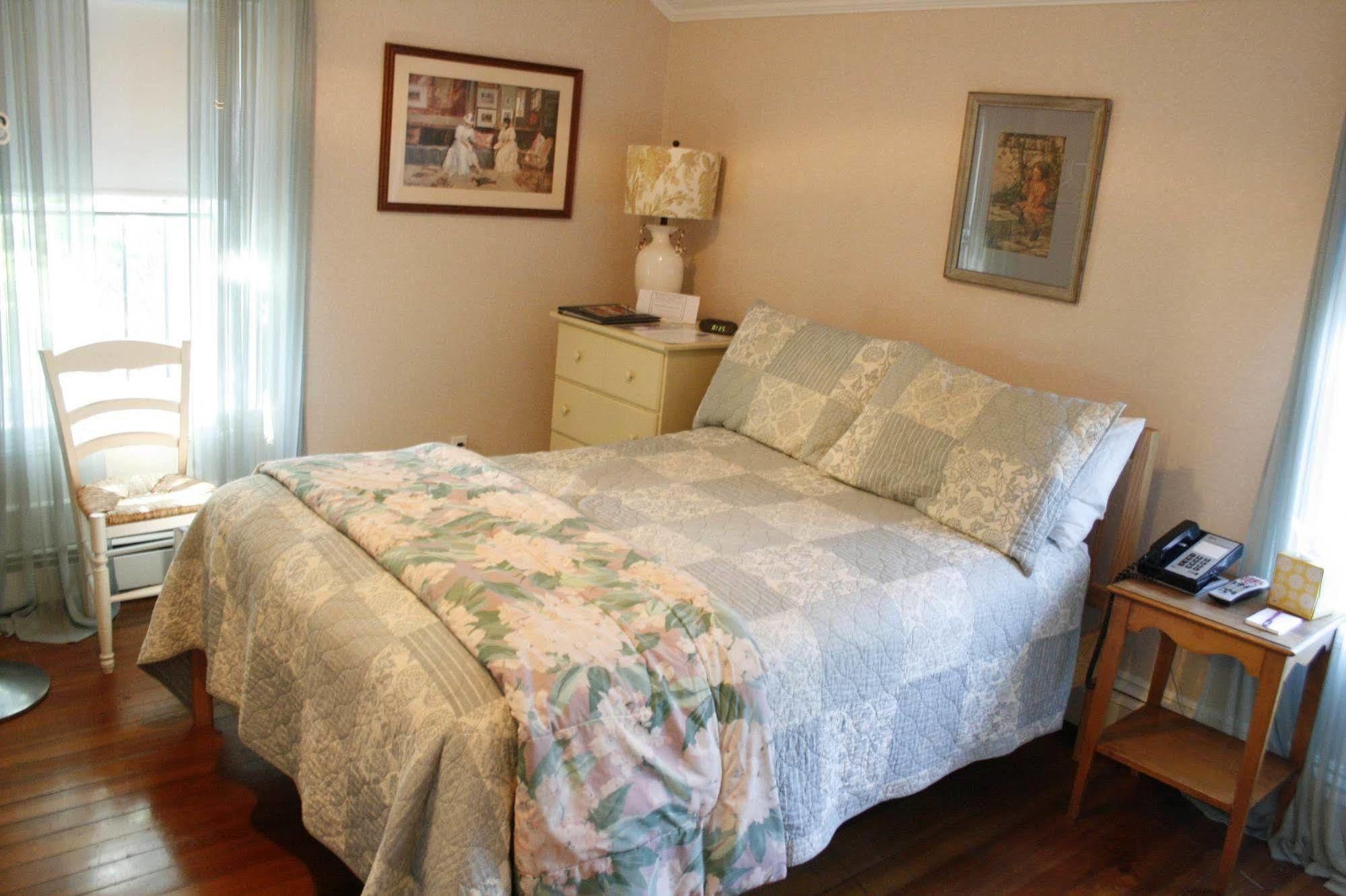 The Coolidge Corner Guest House: A Brookline Bed And Breakfast Ngoại thất bức ảnh