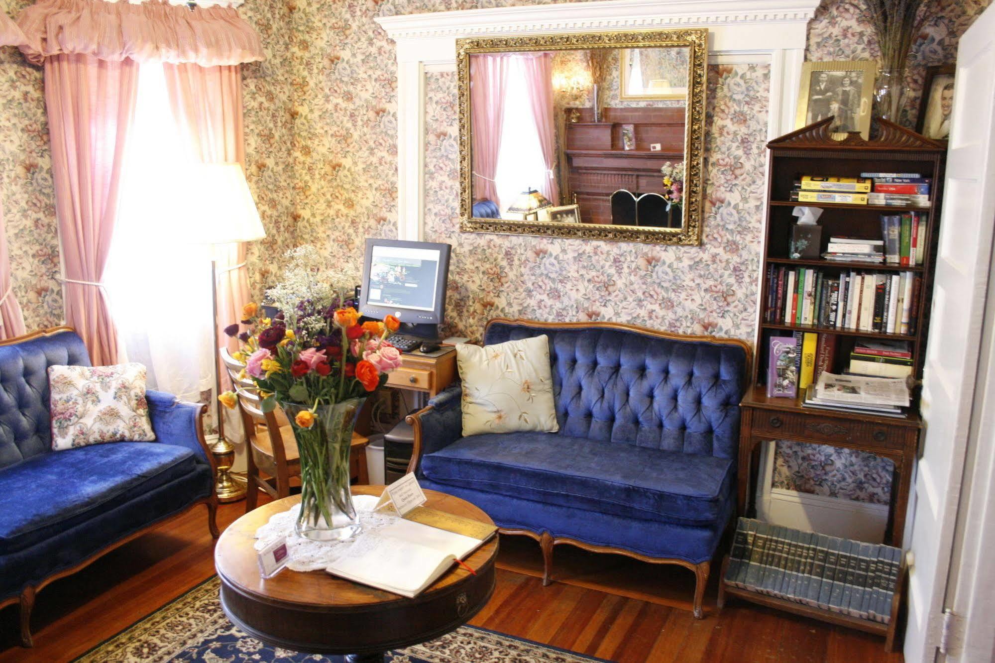 The Coolidge Corner Guest House: A Brookline Bed And Breakfast Ngoại thất bức ảnh