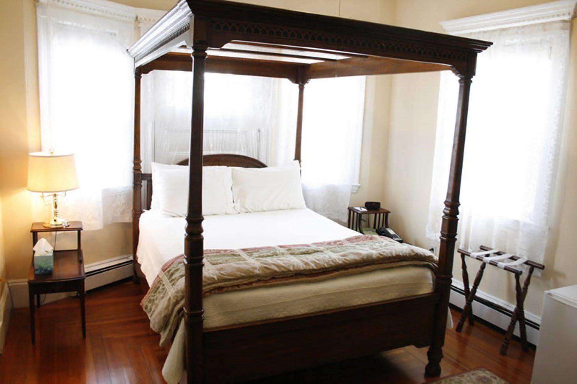 The Coolidge Corner Guest House: A Brookline Bed And Breakfast Ngoại thất bức ảnh
