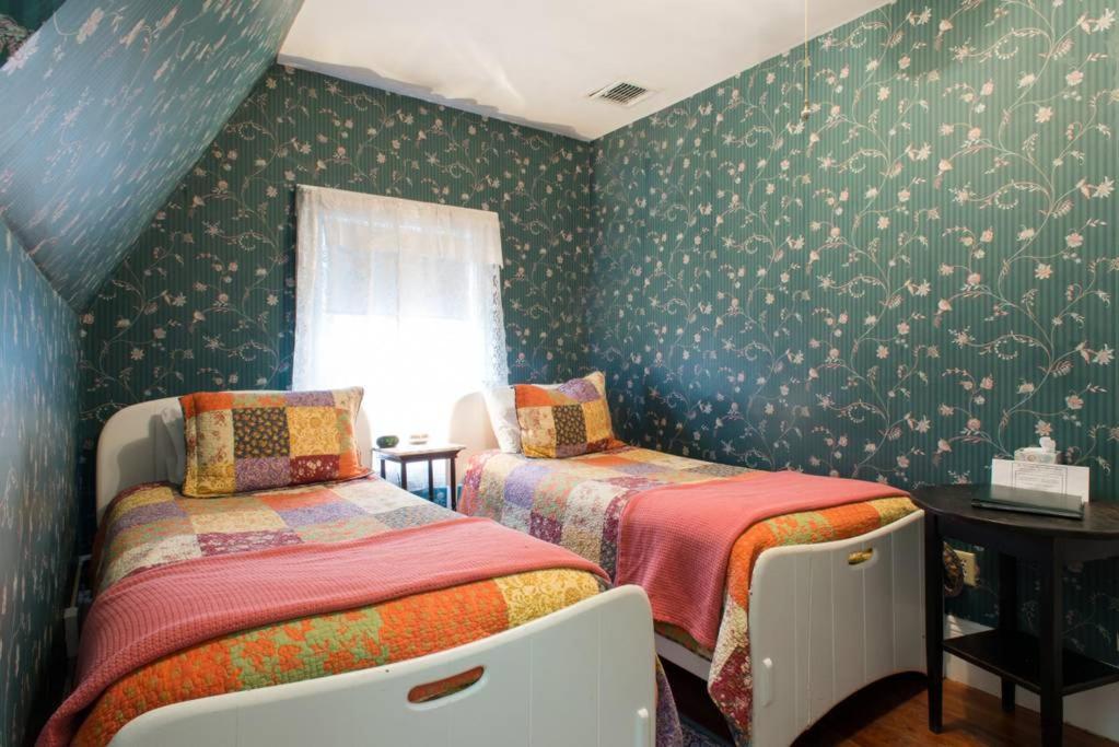 The Coolidge Corner Guest House: A Brookline Bed And Breakfast Ngoại thất bức ảnh