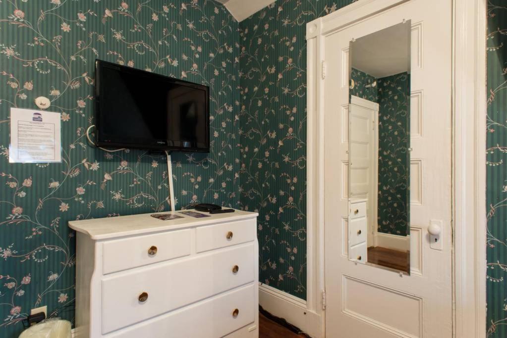 The Coolidge Corner Guest House: A Brookline Bed And Breakfast Ngoại thất bức ảnh