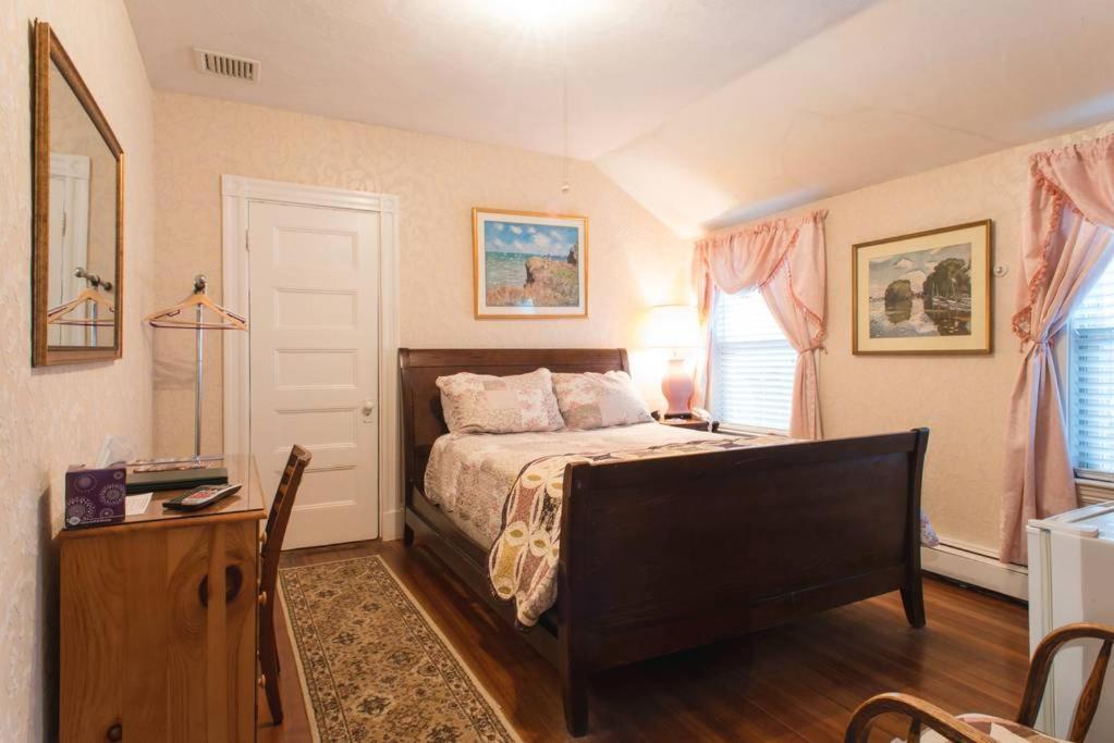 The Coolidge Corner Guest House: A Brookline Bed And Breakfast Ngoại thất bức ảnh